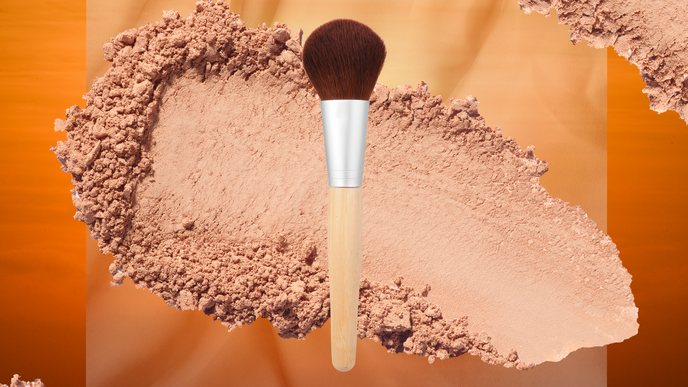Puder mit Lichtschutzfaktor im Test: Stressfreies Auffrischen - ohne das Make-up zu ruinieren?