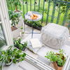 Schmalen Balkon einrichten: Mit diesen 5 Ideen wirken kleine Flächen größer & einladend