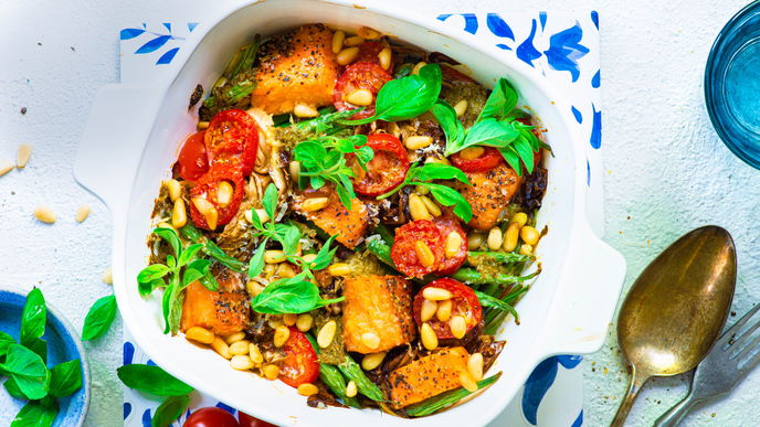 Der schnelle Lachs-Tomaten-Auflauf schmeckt wie aus dem Herzen Italiens – und macht lange satt!