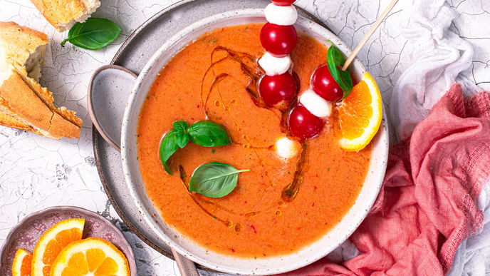 Sommersuppen für heiße Tage: 11 warme & kalte Rezepte, die auch bei Hitze schmecken