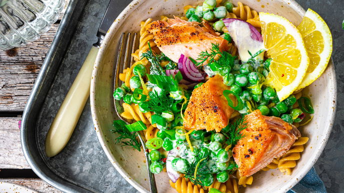Zitronen-Pasta mit pulled Lachs: Das mediterrane Rezept hebt das Nudelgericht auf eine neue Ebene