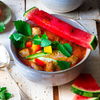 Melonen-Gazpacho mit Gemüse: Das sommerliche & leichte Low-Carb-Rezept für heiße Tage