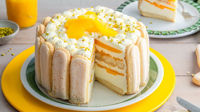 Pfirsich-Joghurt-Charlotte: Unser Kuchen-Rezept wird mit Löffelbiskuit zubereitet