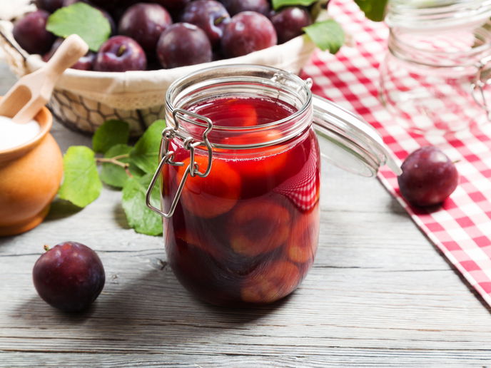 Pflaumen einkochen: Unser einfaches Rezept mit 3 Zutaten + die besten Tipps rund ums Einmachen