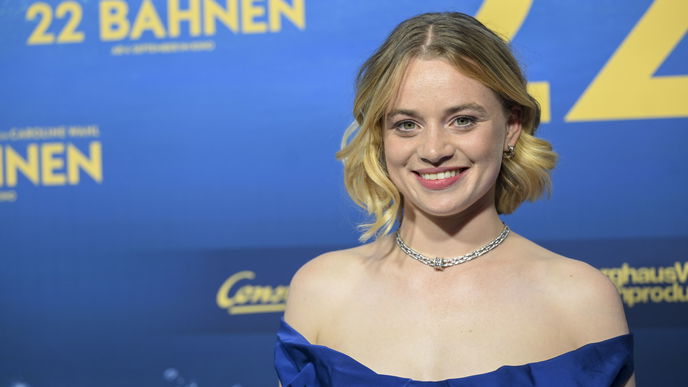 So tickt die Schauspielerin Luna Wedler privat: Freund, Filme & Eltern der Schweizerin