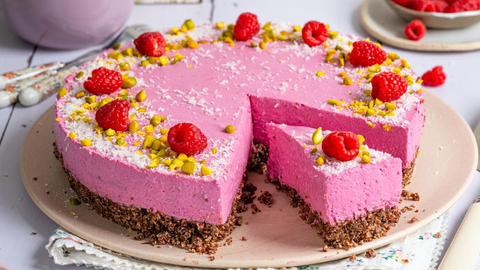 Rote-Bete-Cheesecake mit Himbeeren & Pistazie: Unser leckeres Rezept sieht zum Anbeißen aus