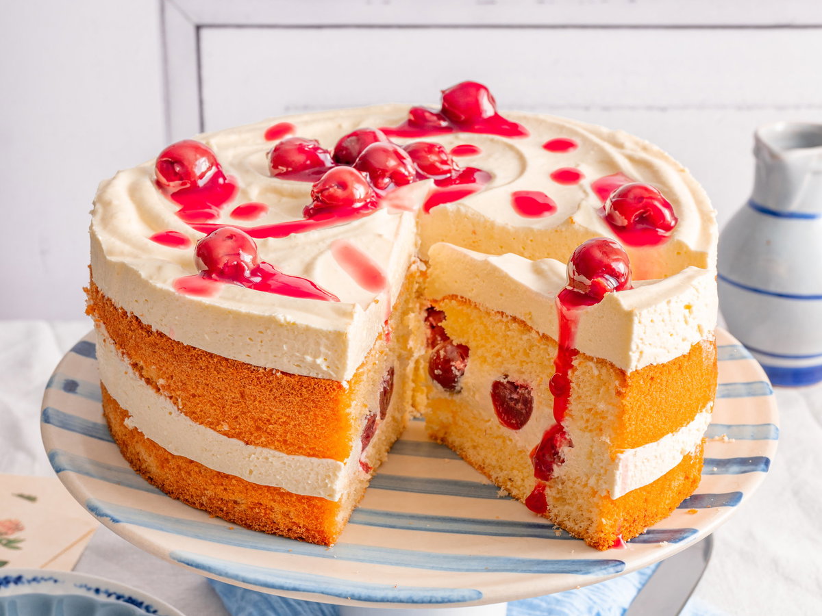 Schmand-Torte mit Kirschen