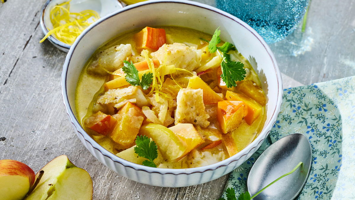 Schnelles Apfel-Kürbis-Curry mit Fisch: Dieses gesunde Rezept steckt voller Vitamine