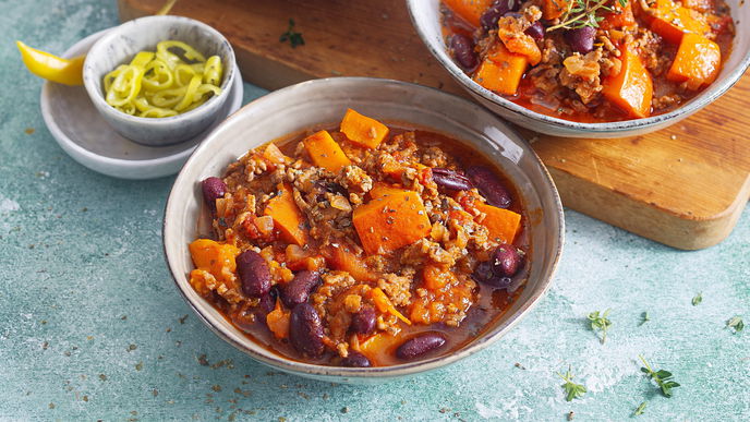Unser Kürbis-Chili con Carne ist wohltuend an kalten Tagen: Schnelles Rezept in 30 Minuten