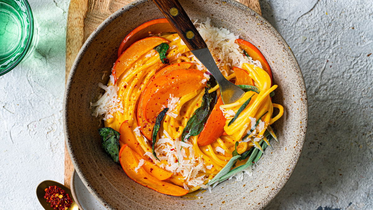 Kürbis-Pasta mit Salbei: Das leckerste Rezept für den Herbst-Klassiker in nur 30 Minuten