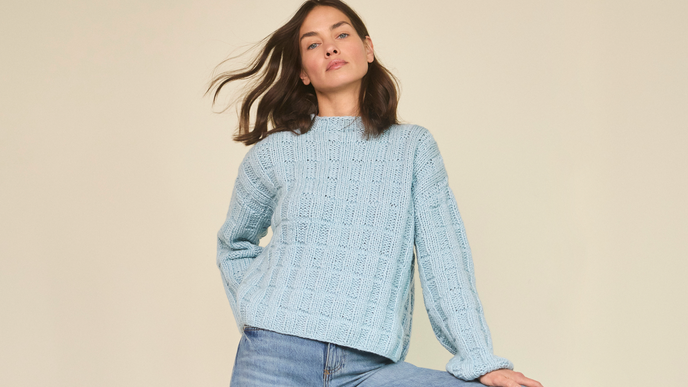 Hellblauer Pullover mit Strukturmuster - kostenlose Strickanleitung von Lana Grossa