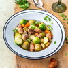Winterglück im Topf: Unser Rezept für den Gemüseeintopf mit Maronen & Mettwurst ist deftig-lecker