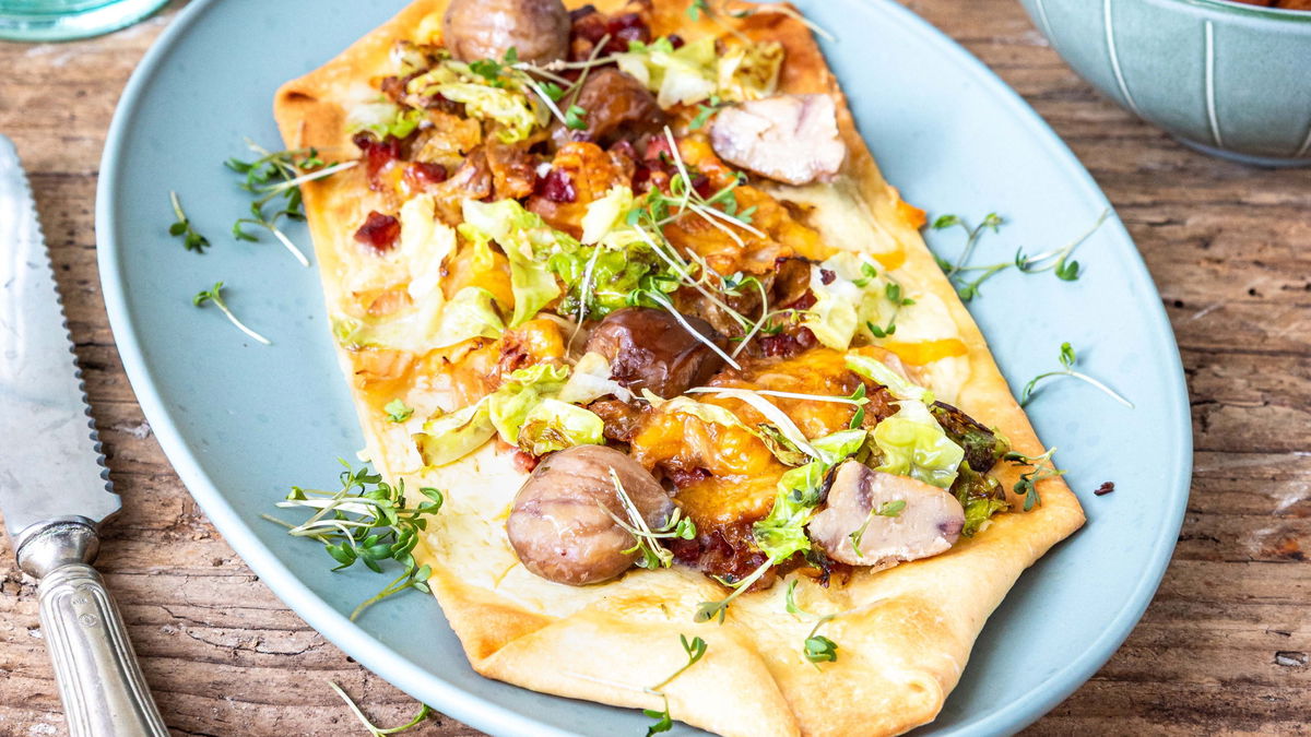 Herzhaft & Saisonal: Das leckere Rezepte für Flammkuchen mit Maronen, Wirsing & krossem Schinken
