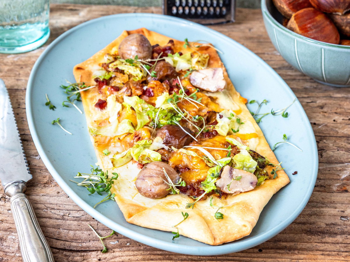 Flammkuchen mit Maronen & Wirsing