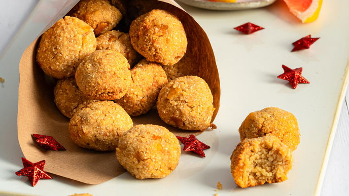 Fruchtig an Weihnachten: Unser Rezept für die einfachen Grapefruit-Amaranth-Kugeln ohne Mehl