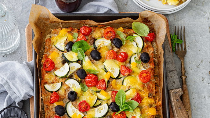 Hackbraten mal anders: Unser Rezept mit viel Gemüse & Mozzarella kommt frisch vom Blech