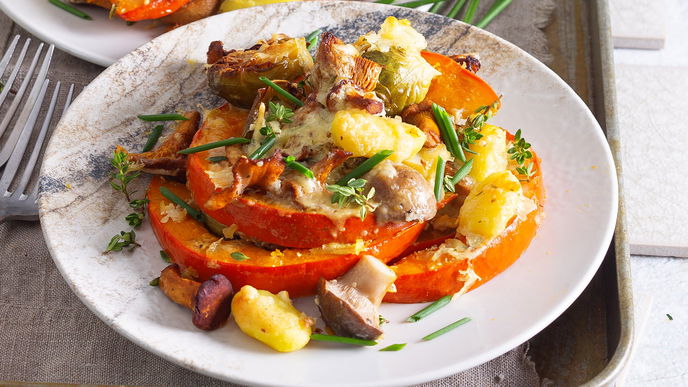 Ofen-Gnocchi mit Kürbis & Pilzen: Unser Rezept schmeckt frisch gebacken am besten