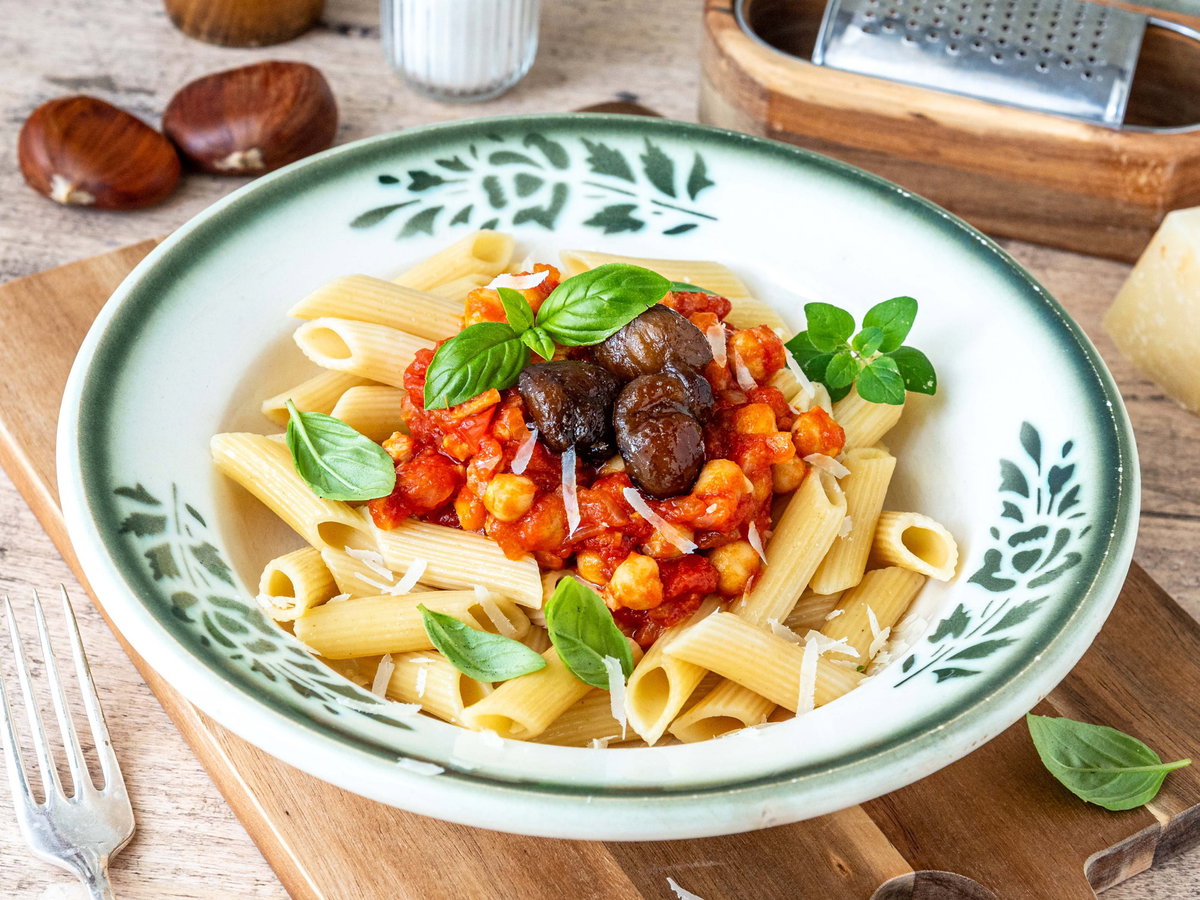 Pasta mit Tomaten-Kichererbsen und Maronen