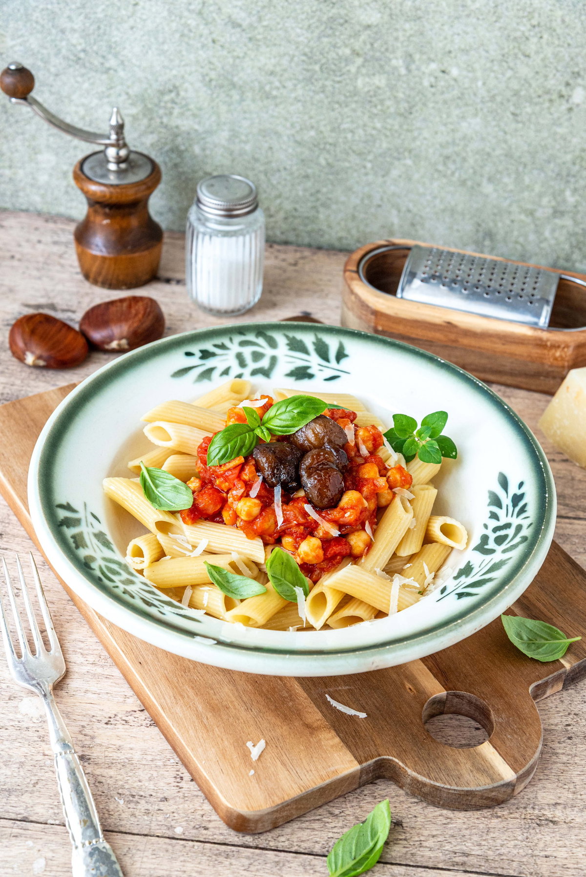 Pasta mit Tomaten-Kichererbsen und Maronen