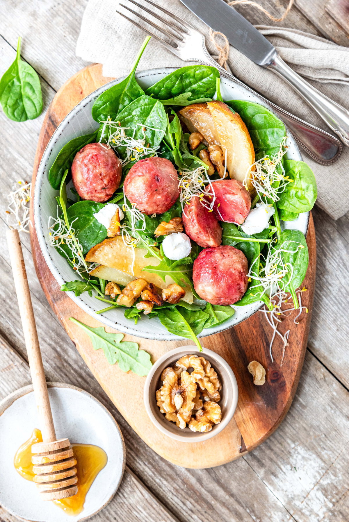 Rote-Bete-Knödel mit Salat