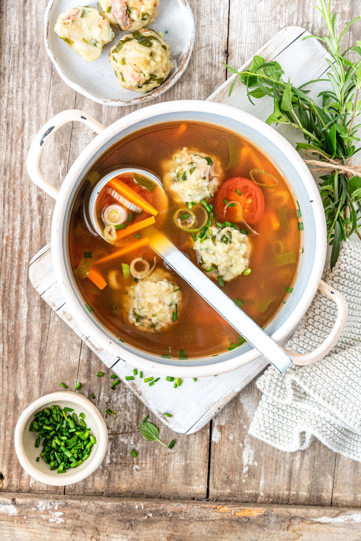 Speckknödel-Suppe