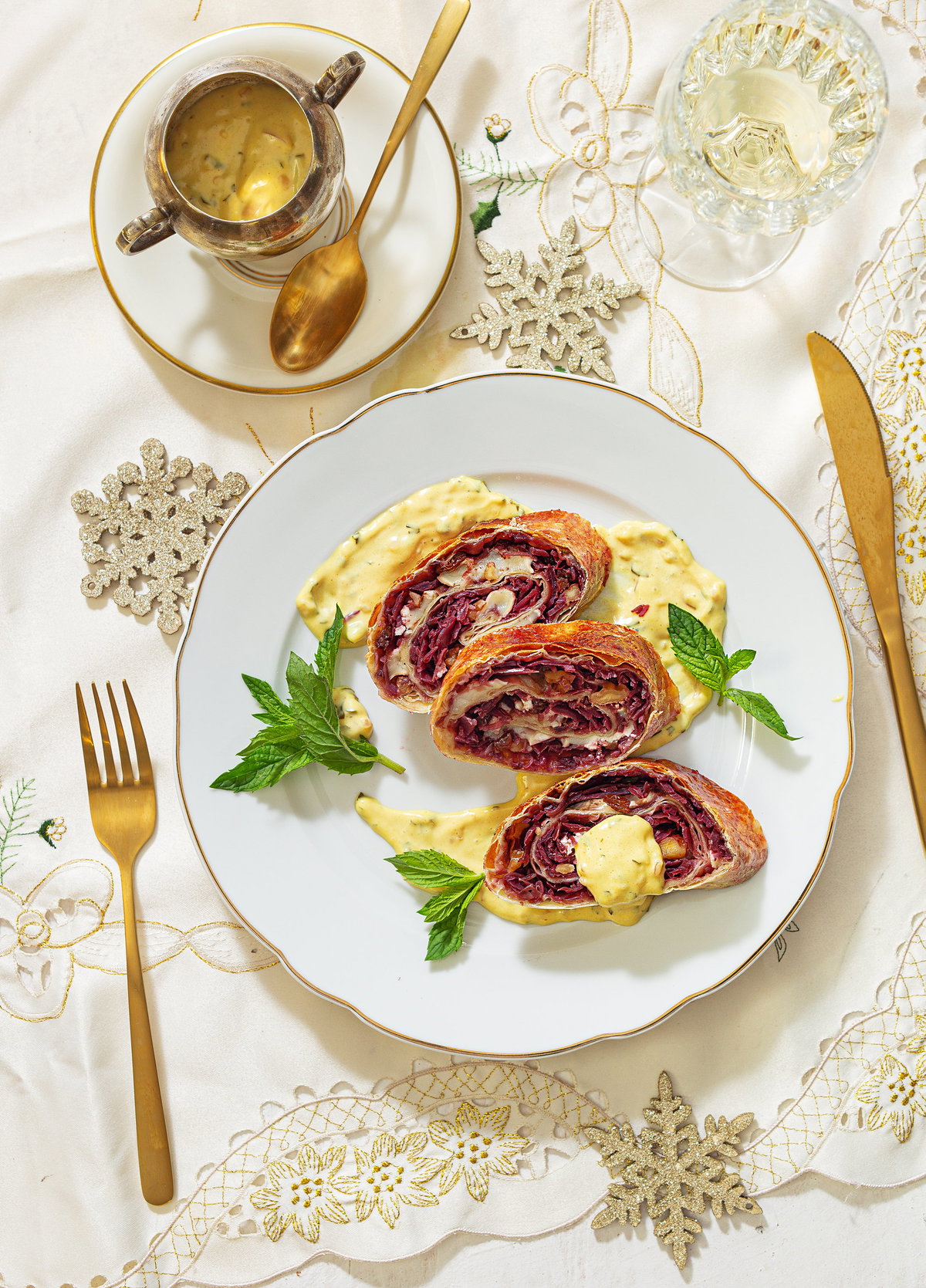 Weihnachtlicher Strudel mit Rotkohl