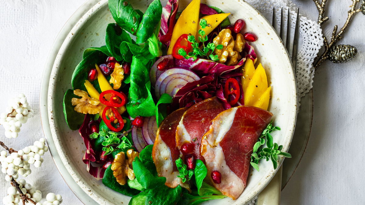 Highlight der Saison: Wintersalat mit Gänsebrust & Mango – das perfekte Rezept für die Kälte