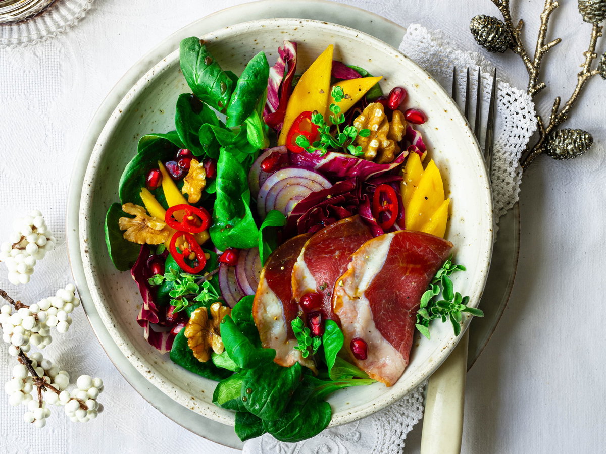 Wintersalat mit Gänsebrust und Mango