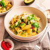 Blitzschnell & unwiderstehlich: Unsere Avocado-Pasta mit Bacon ist in nur 25 Minuten fertig!