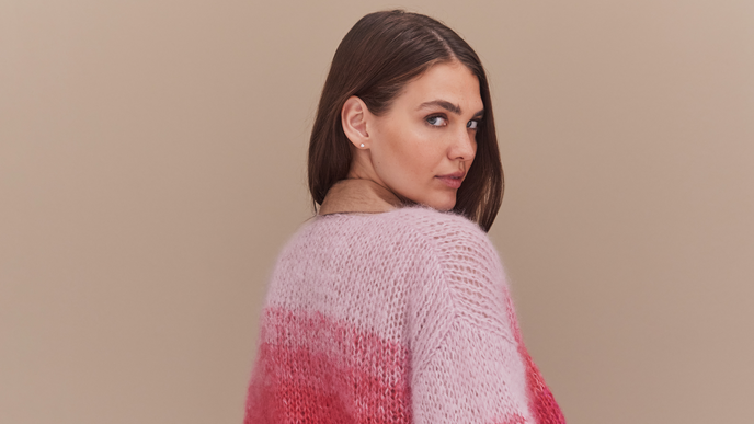Isemarkt-Cardigan mit Farbverlauf zum Selberstricken - kostenlose Anleitung für die angesagte Strickjacke