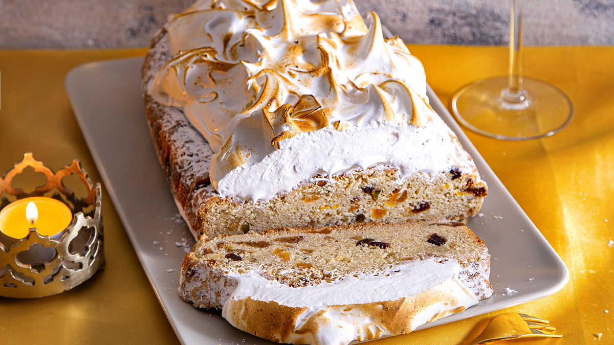 Saftiger Lebkuchenstollen mit Baiserhaube: Unser Rezept für das festliche Dessert-Highlight