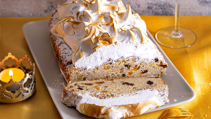 Saftiger Lebkuchenstollen mit Baiserhaube: Unser Rezept für das festliche Dessert-Highlight