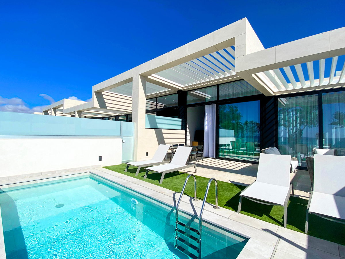 Sonne, Meer und Infinity-Pools – pure Entspannung im Resort Cordial Santa Águeda.