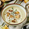 Edler Klassiker: Unsere Kartoffel-Steinpilzsuppe ist perfekt für das nächste Sonntagsessen