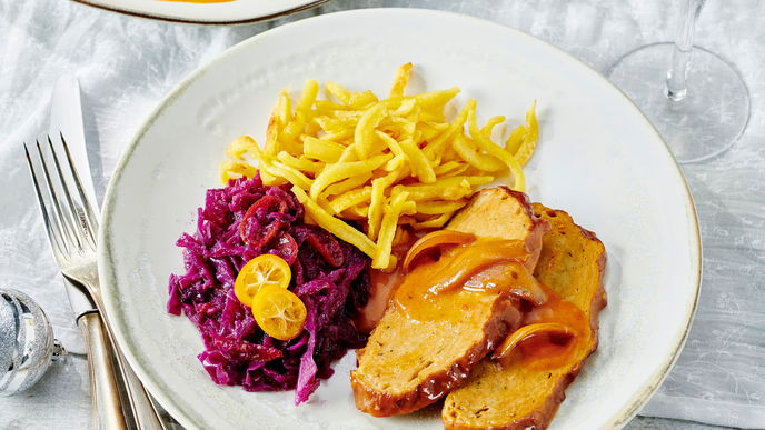 Klassiker neu interpretiert: Unser veganer Sauerbraten mit Kumquat-Rotkohl schmeckt auch Fleischfans