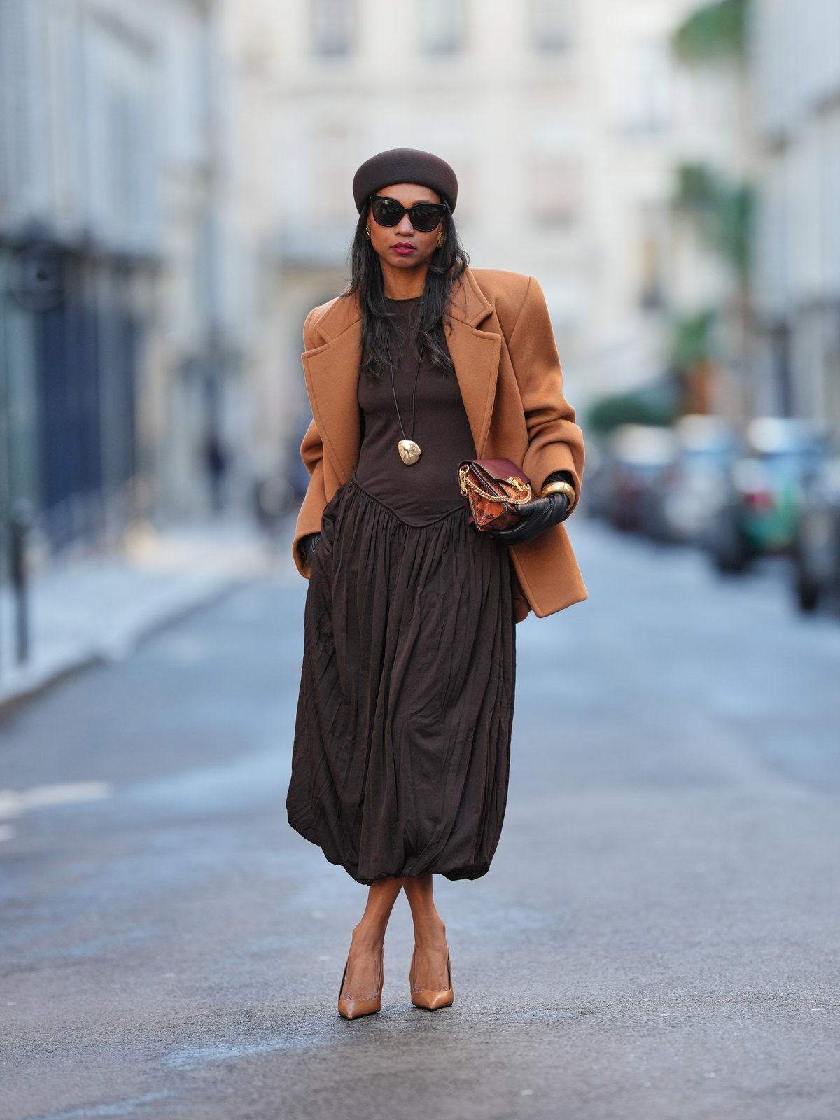 Braunes Kleid Streetstyle
