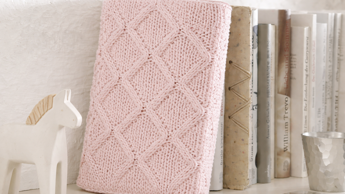 Buchhülle kostenlos selber stricken: Das perfekte Geschenk für Leseratten und Booklover 