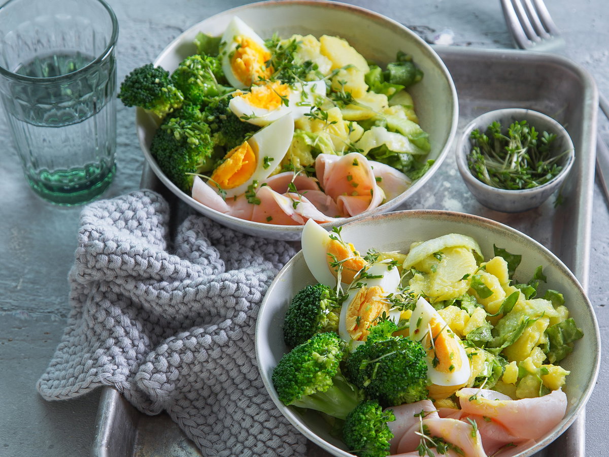 Kartoffelsalat-Bowl mit Schinken & Ei
