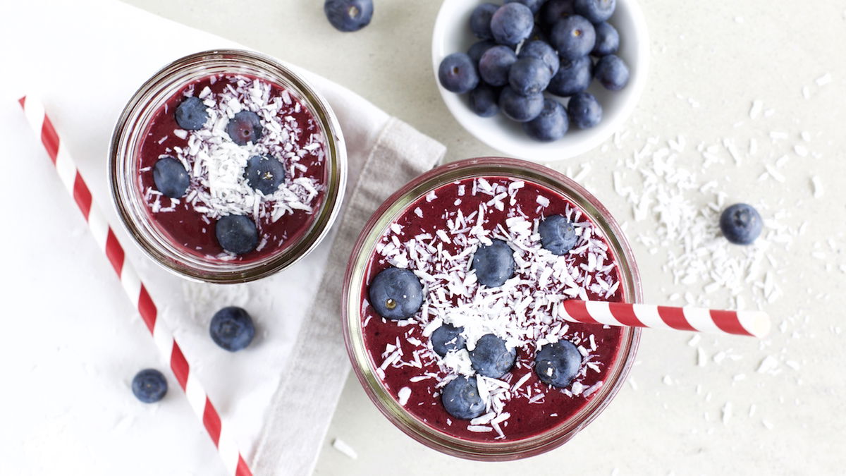 Blaubeer-Kokos-Smoothie mit Kollagen: Das gesunde Rezept für strahlende Haut mit nur 6 Zutaten