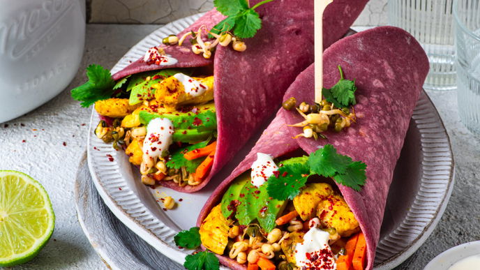 Farbenfroher Lunch: Unser einfaches Rezept für Curry-Hähnchen mit Rote-Bete-Wrap für jeden Tag
