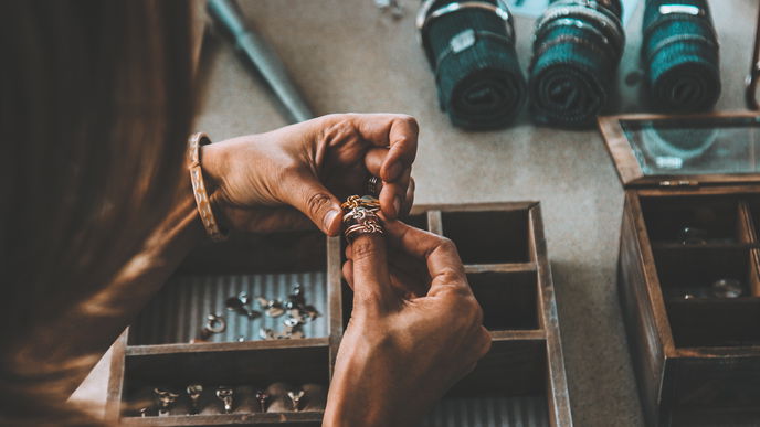 Schmuck, der Ihre Geschichte erzählt: Der ultimative Guide für Geschenke mit Fingerabdruck