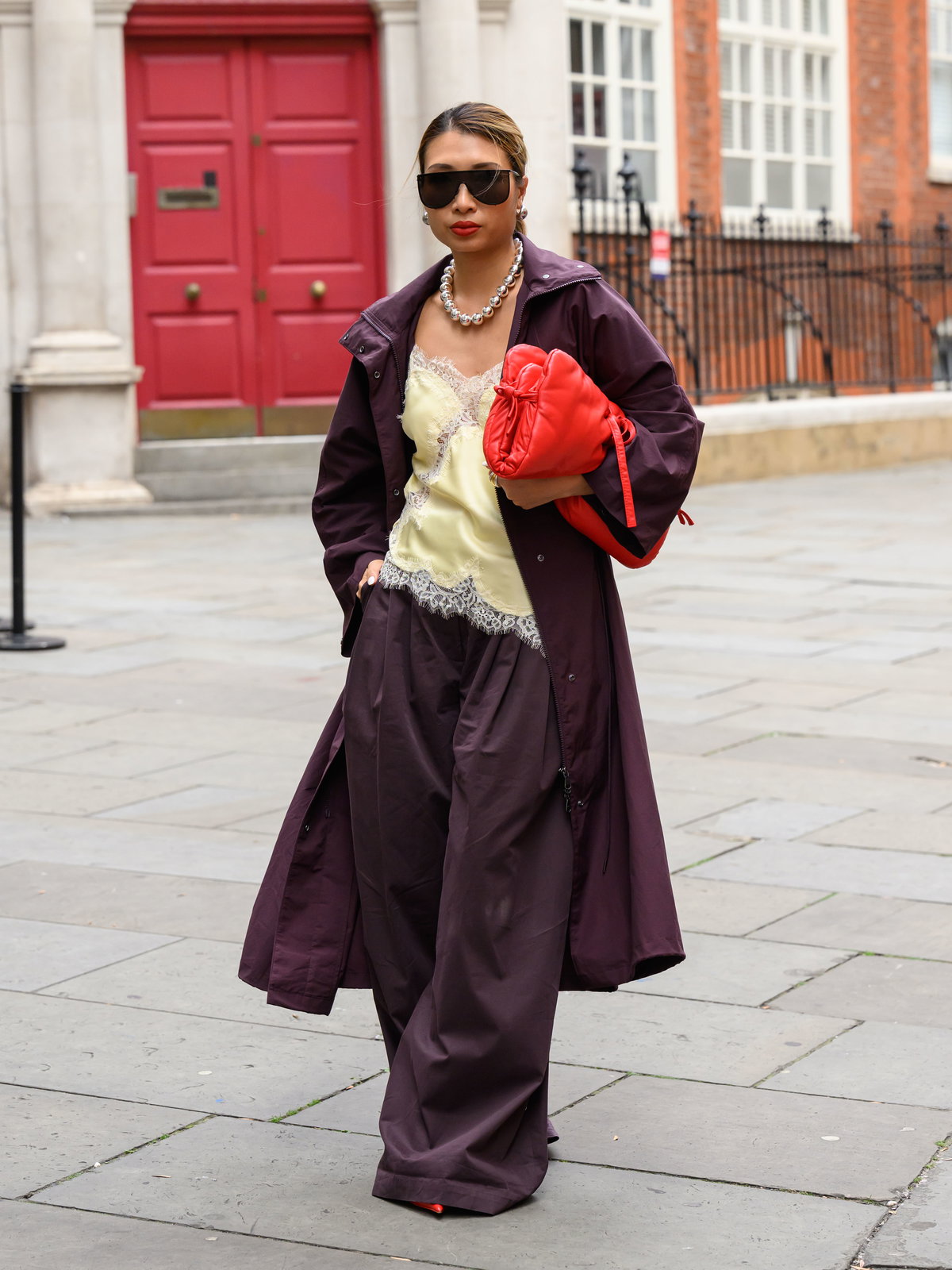 Plum und Pastellgelb Streetstyle