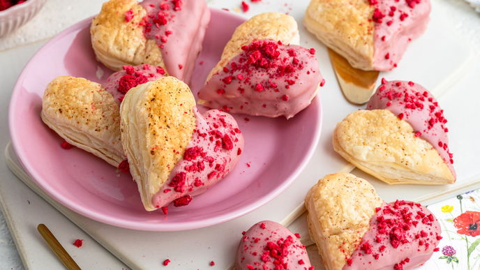 Minimaler Aufwand, maximale Liebe: Knuspriges Rezept für Plunderteig-Herzen aus nur 3 Zutaten