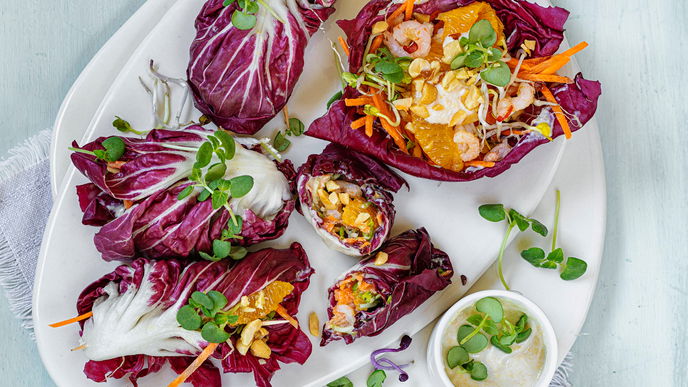 Frischekick zur Fastenzeit: Leichtes Rezept für Salat-Wraps mit gebratenen Garnelen