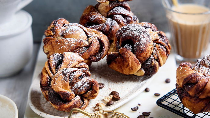 Besser als Zimtschnecken: Unser leckeres Rezept für die saftigen Schoko-Mokka-Knoten