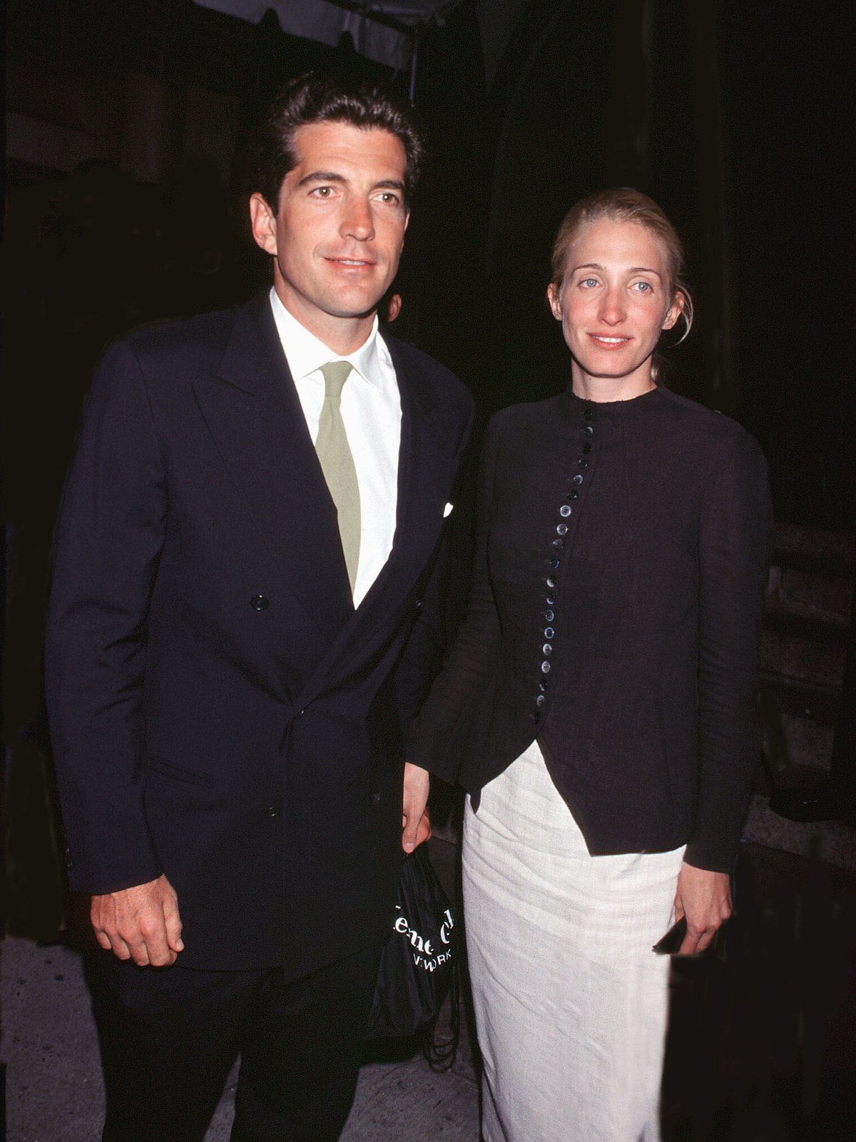 Carolyn Bessette-Kennedy im Maxirock
