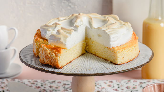 Frühlingsgruß aus dem Ofen: Unser Rezepte für den saftigen Eierlikör-Käsekuchen mit Baiserhaube