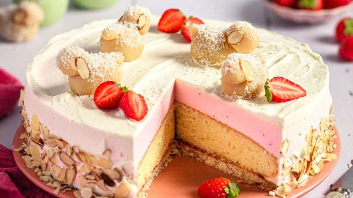 Ostern kann kommen: Verwöhnen Sie Ihre Gäste mit dieser Erdbeertorte auf Mürbeteigboden