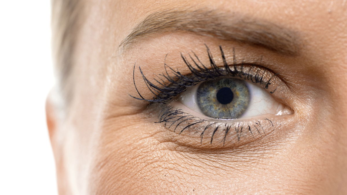 Beauty-Update 2026: Warum Grau das neue Schwarz für Ihre Wimpern ist