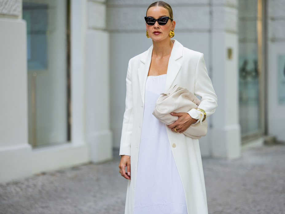 Tina Haase in einem langen Kleid